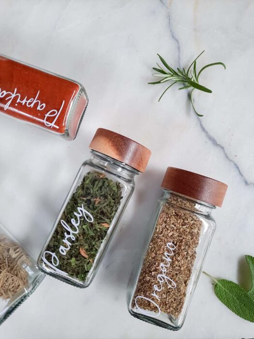 DIY Spice Labels for Farmhouse Spice Drawer