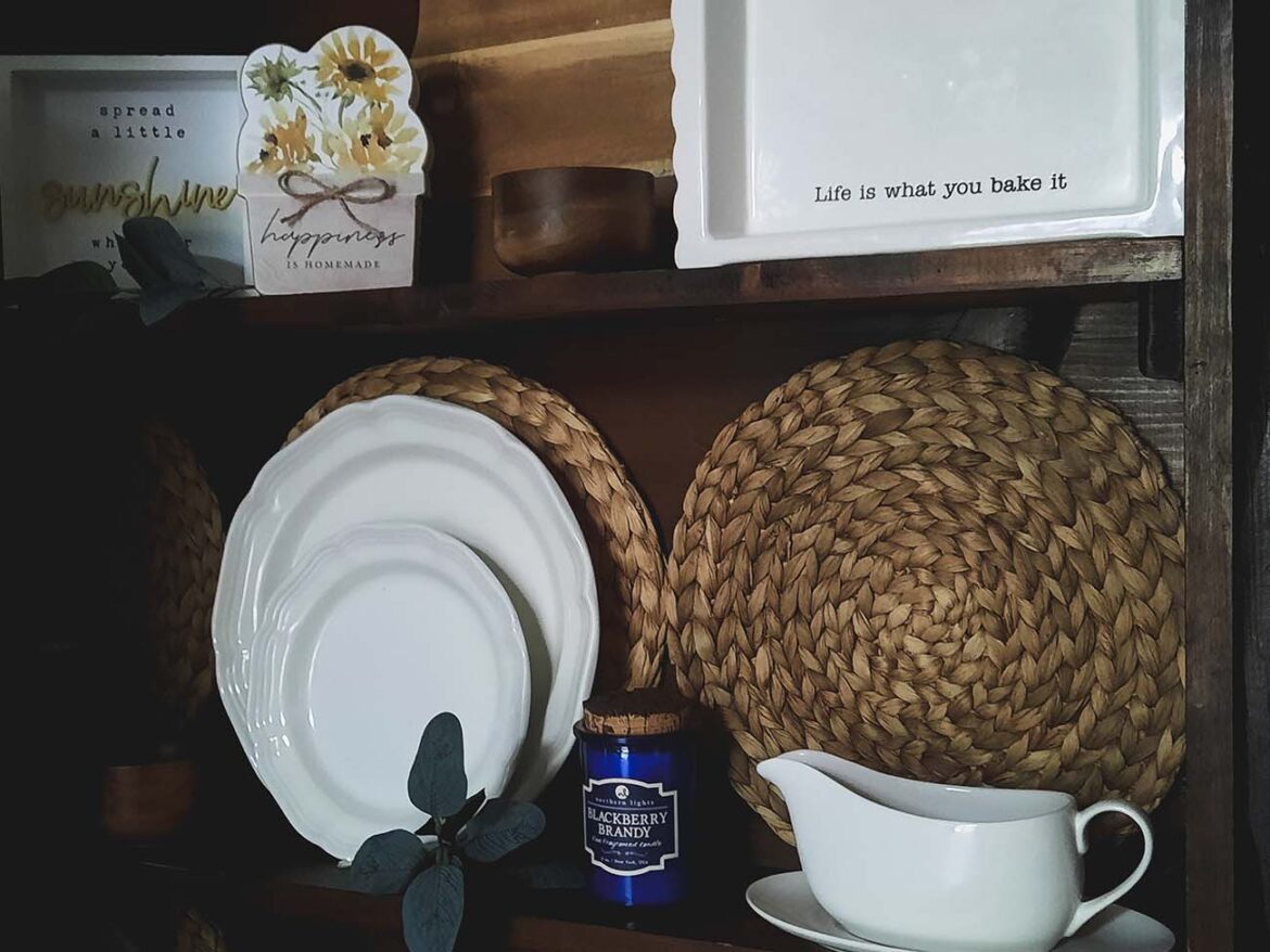 Decorate Your Shelves in the Kitchen with These 5 Hacks