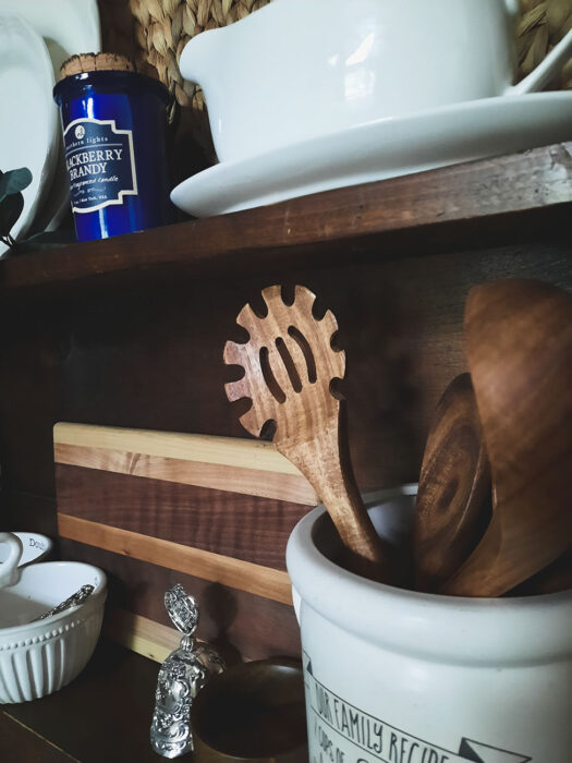 Guide on Decorating Your Kitchen Shelves