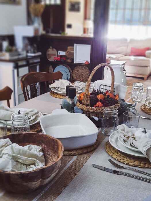 Farmhouse Fall Table Setting for Friendsgiving: the Secrets to make it Instagram-worthy