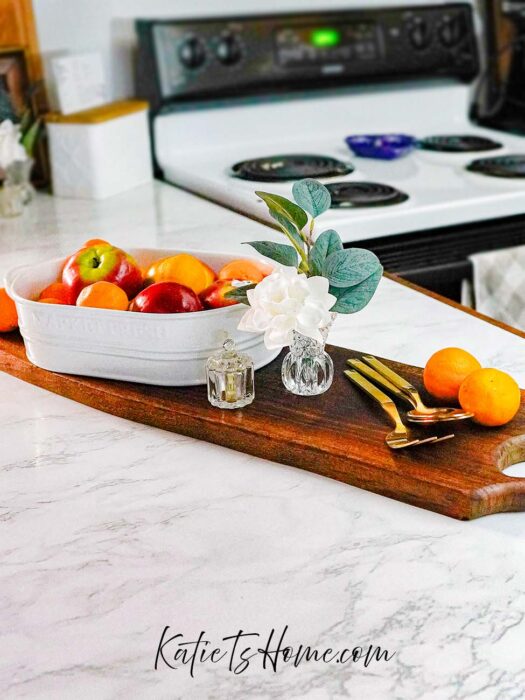 4 Simple Yet Striking Kitchen Island Centerpiece Ideas for a Farmhouse Kitchen Counter