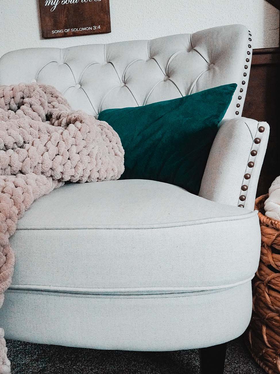 5 Steps to Transform Your Living Room with a Luxury Accent Chair
