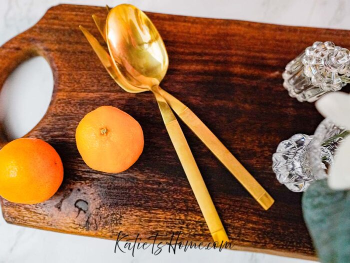 Oranges and Spoons on Simple Yet Striking Kitchen Island Centerpiece