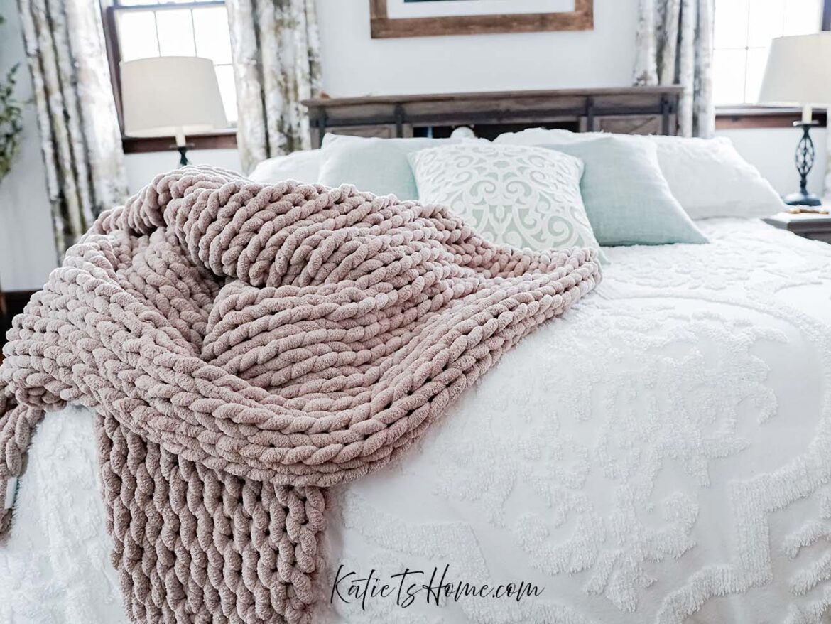 5 Chunky Knit Throw Blanket Styles for a Stunning Farmhouse Master Bed- Katie T's home