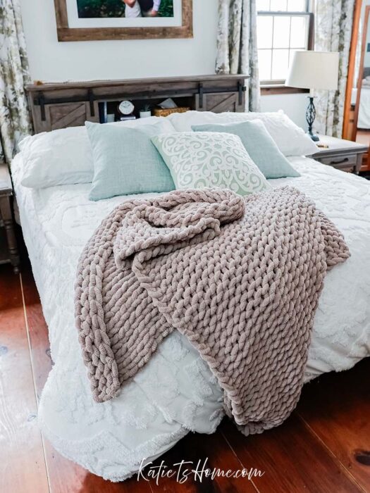 Accent Blanket for a Gorgeous Modern Farmhouse Master Bedroom