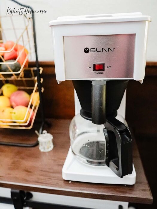 Rustic Farmhouse Kitchen and Dining Room- Coffee Machine Cleaning with Katie T's Home